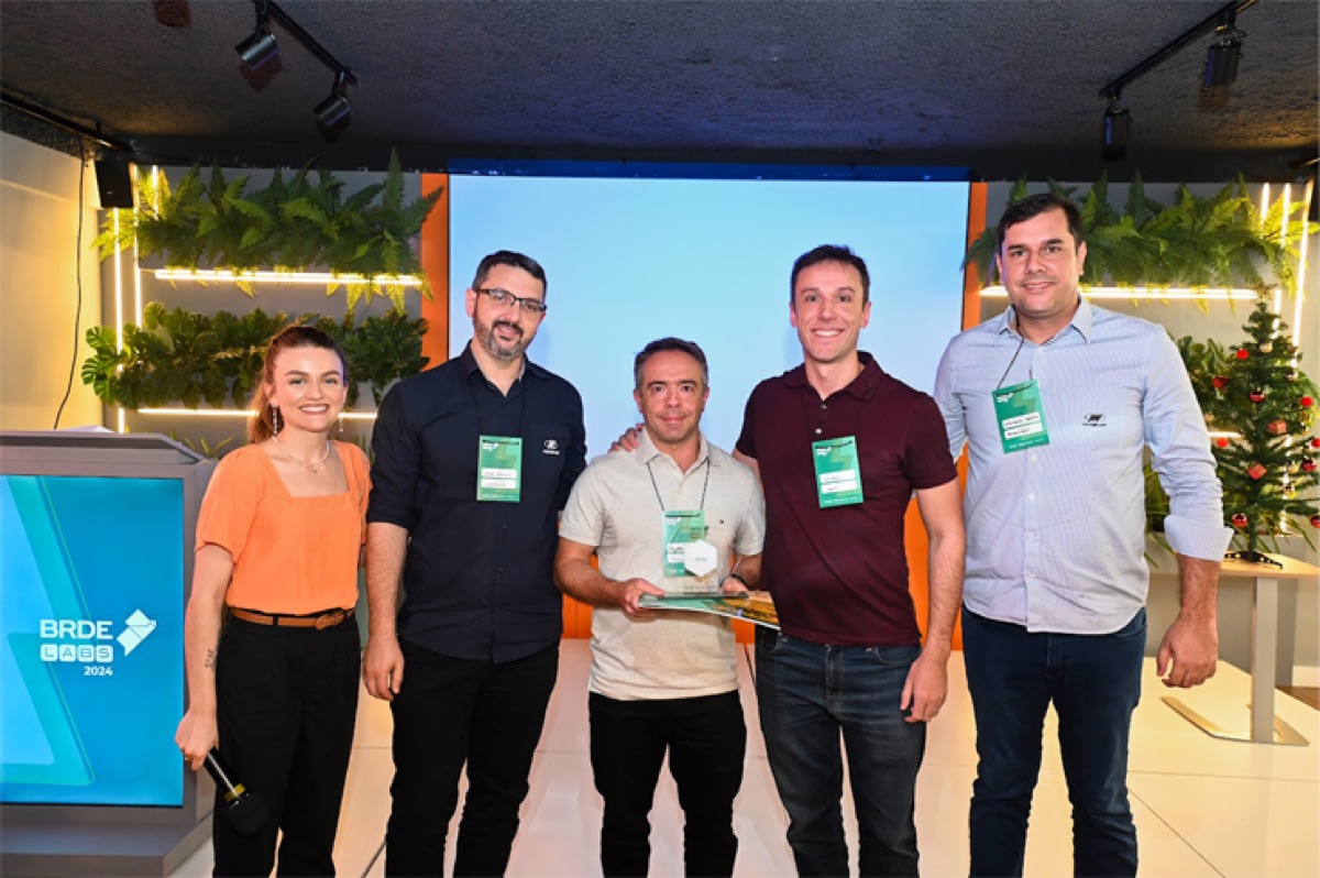 Equipe Techer com a premiação no BRDE Labs 2024